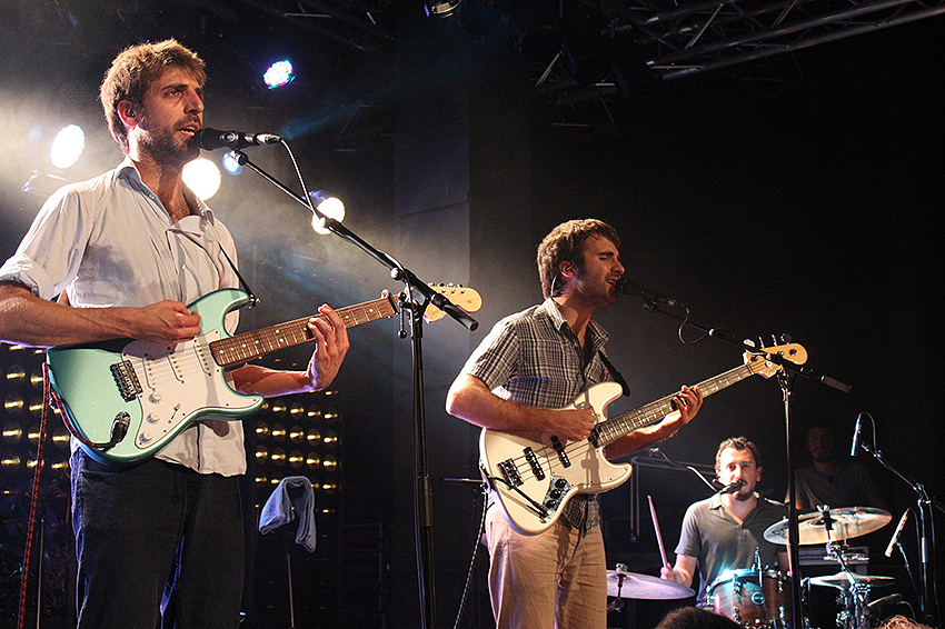 D'esquerra a dreta, el cantant Guillem Gisbert, el baixista Martí Maymó i el bateria Arnau Vallvé