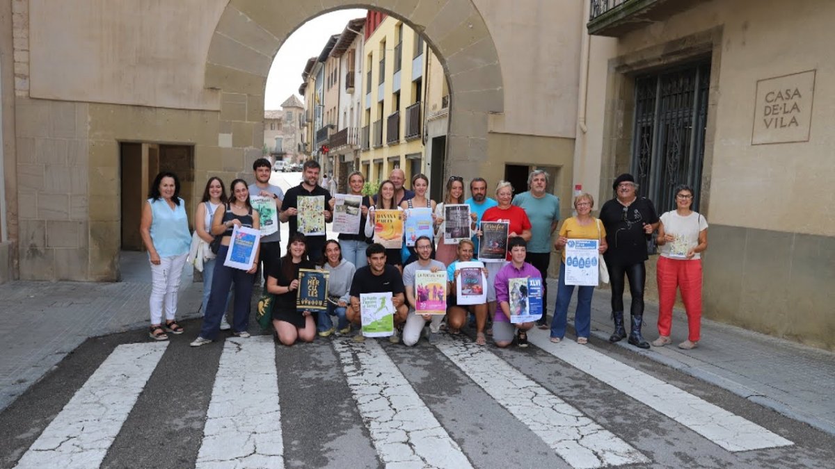 Representants de diferents col·lectius implicats a la festa, en la presentació