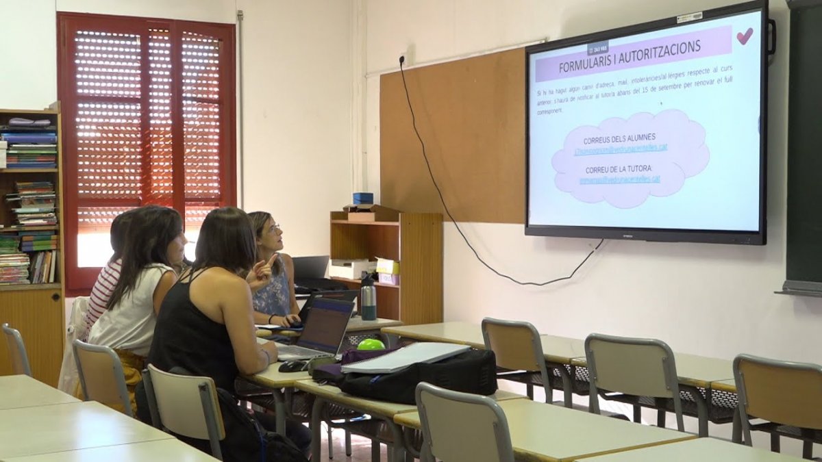 Un de les reunions d'equip a l'escola Vedruna de Centelles
