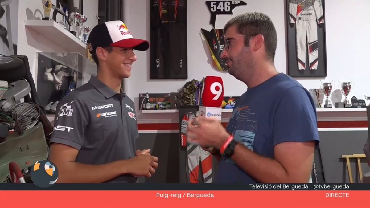 Guillem Sánchexz enrtrevistant Gil Membrado aquest dimarts a Olost