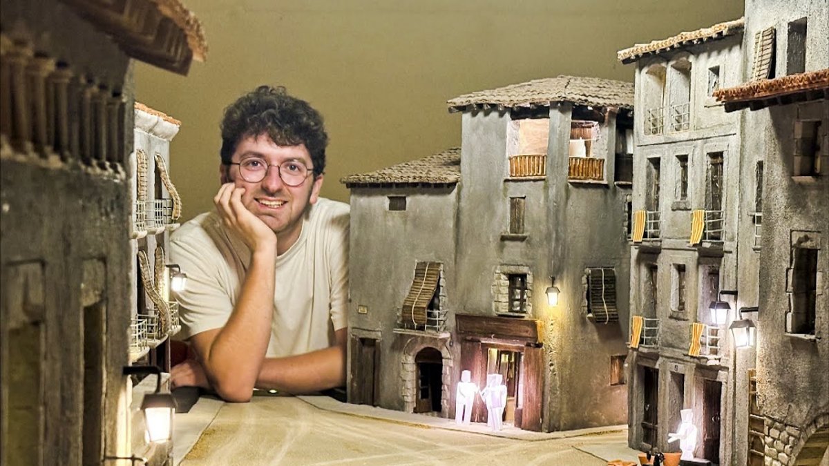 La història de la plaça Vella de Torelló, a través d’una maqueta