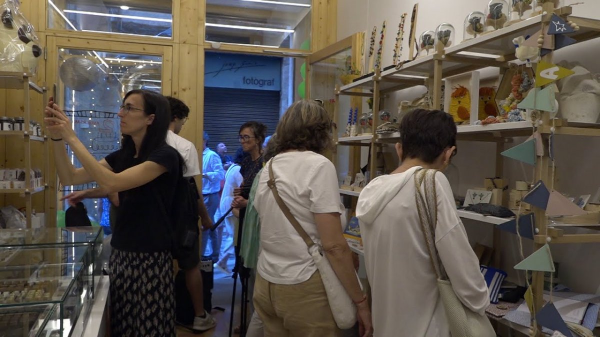 Ambient a l'interior de la botiga el dia de la celeberació del seu segon aniversari