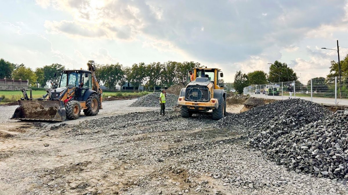 Aspectes de les obres del nou aparcament de la Sínia, que ja han començat