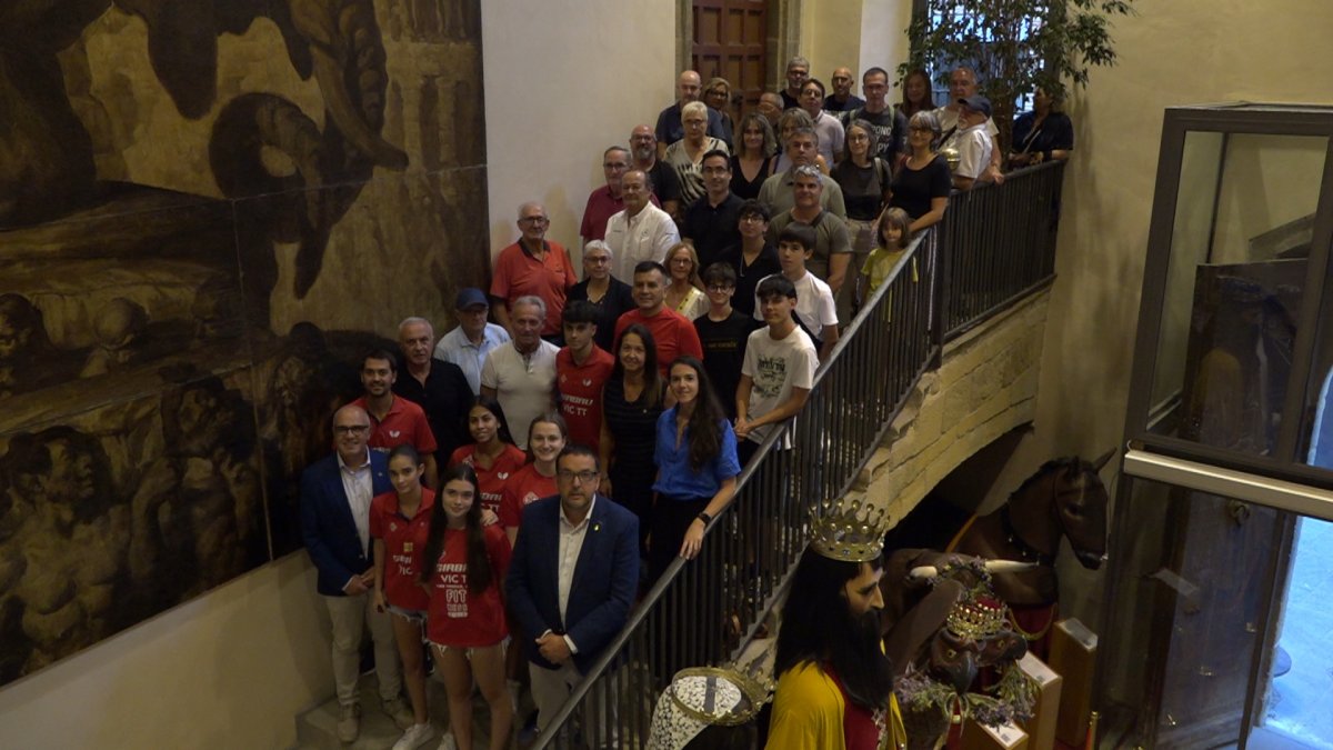 Els assistents a l'acte de la Sala de la Columna, dimecres a l'Ajuntament de Vic