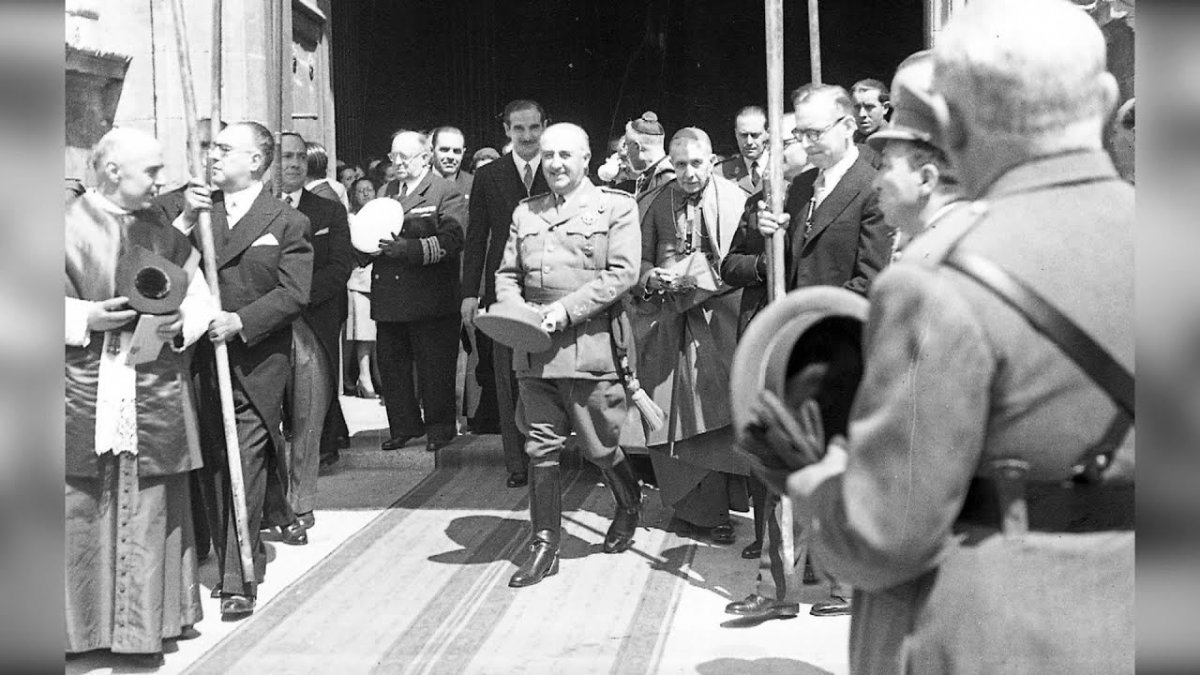 Francisco Franco, en una de les seves visites a Vic