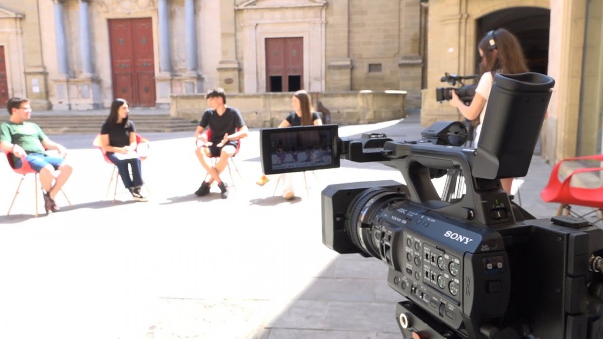 Enregistrament d'un programa dels alumnes de l'Escola de Periodisme, l'estiu passat