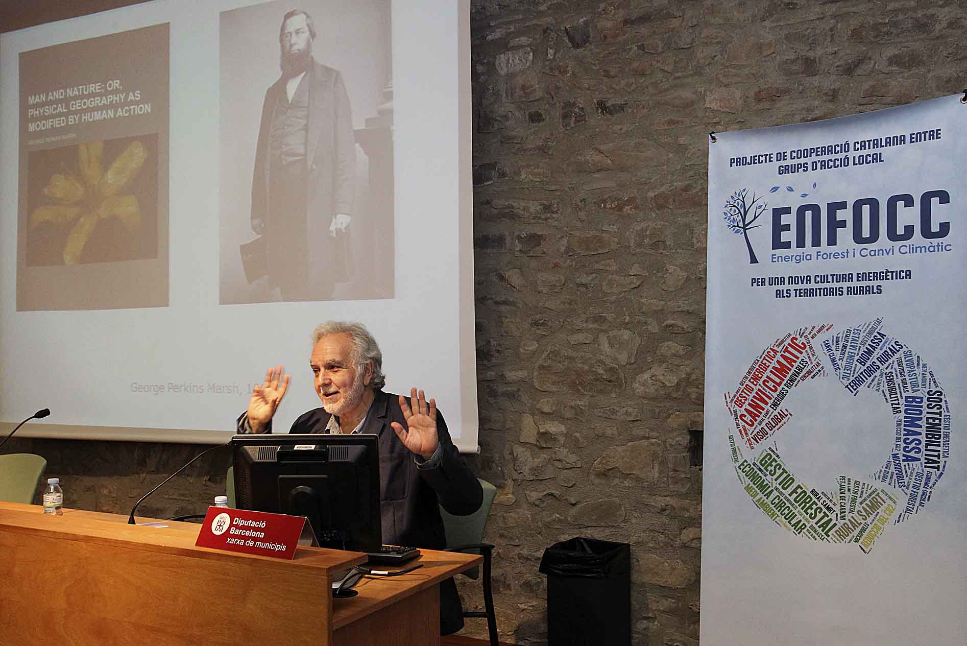 Josep Enrich Llebot, catedràtic de Física de la UAB, va fer una de les ponències de la jornada
