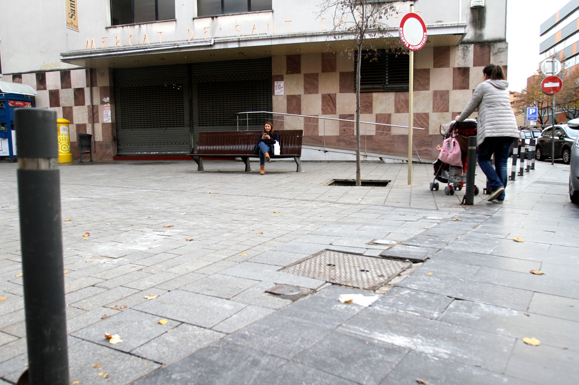 Els pivots de la plaça de la Caserna s'han hagut de reparar aquests darrers dies