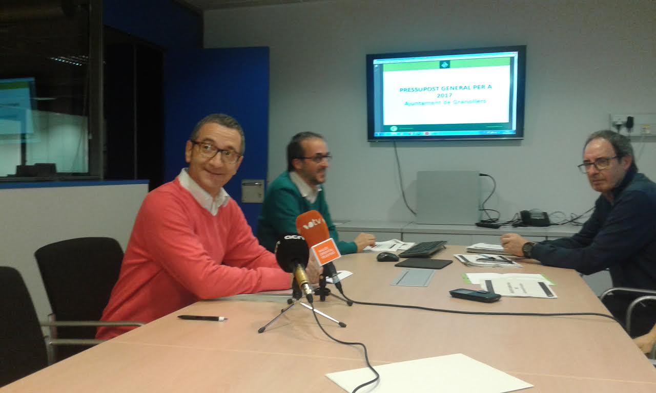 Jordi Terrades ha presentat el pressupost aquest dimecres amb membres de l'equip d'Hisenda de l'Ajuntament