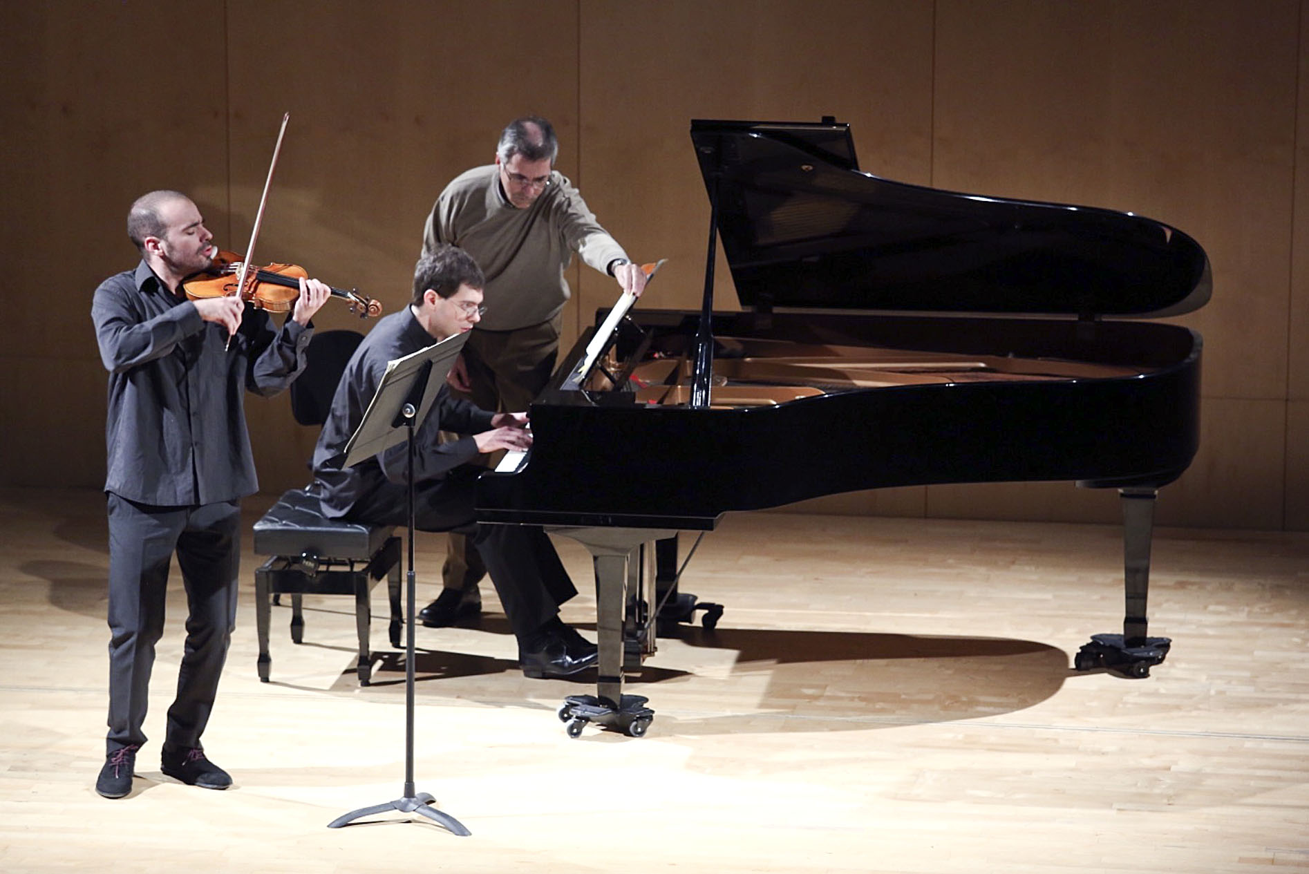 Joel Bardolet (dret) acompanyat de Marco Scilironi al piano