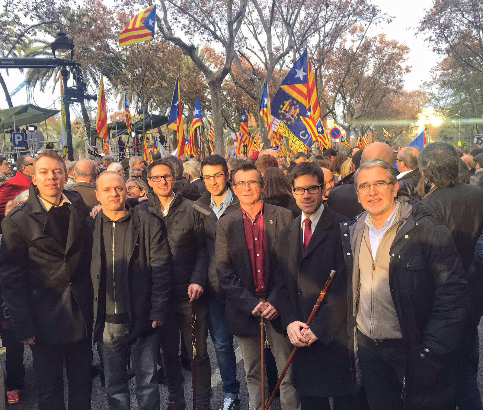 Alcaldes osonencs a la concentració de suport a Barcelona