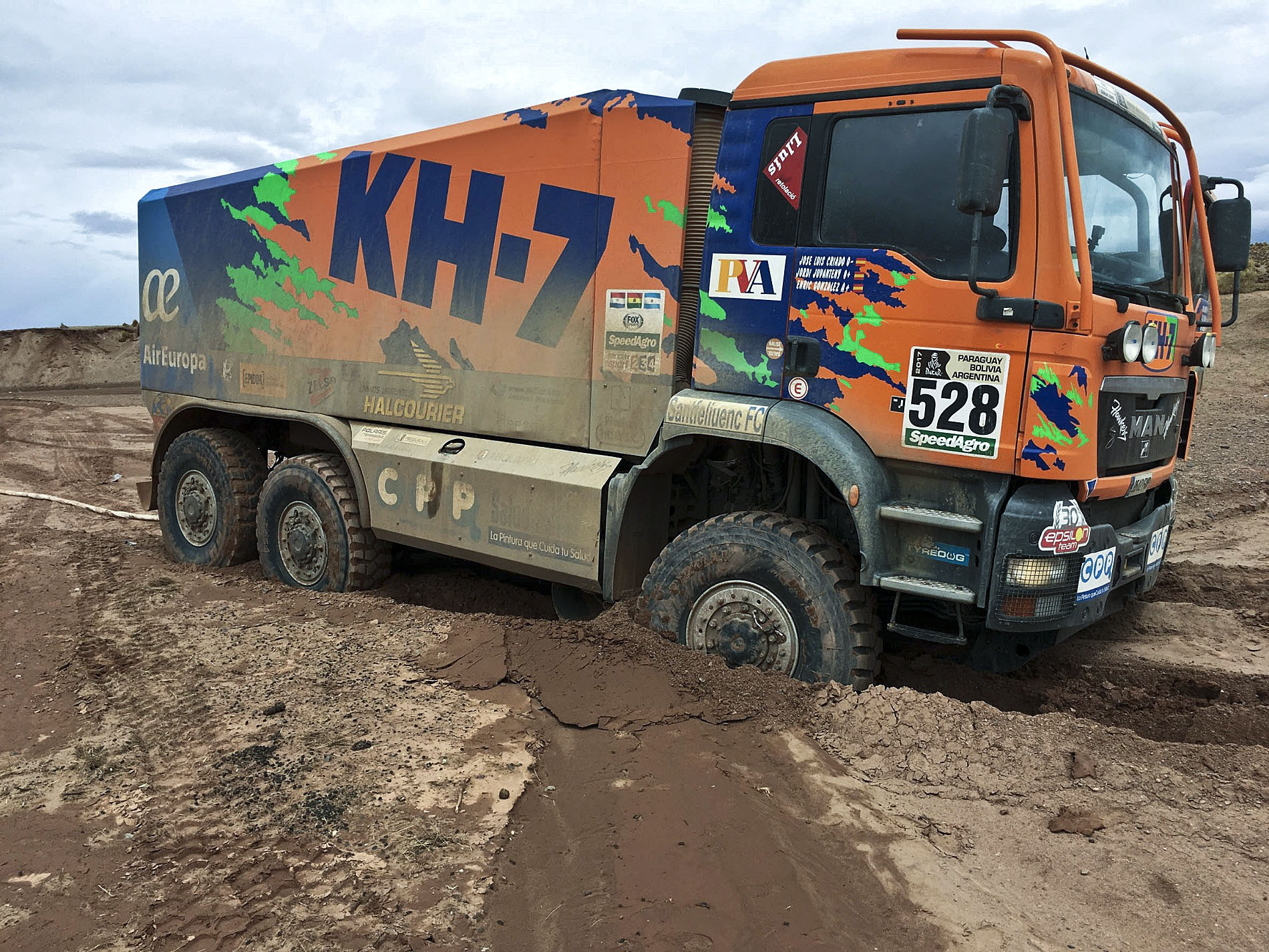 El camió del KH-7 Epsilon Team, atrapat en el fang