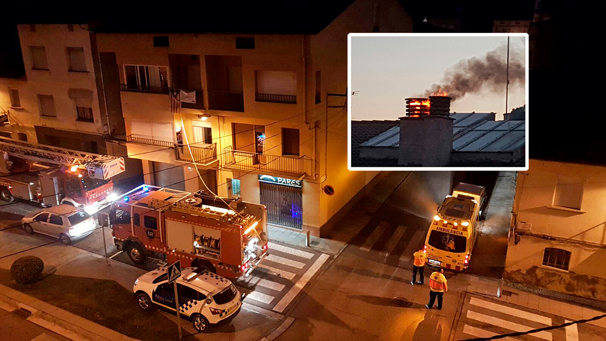 El foc ha arribat a sortir per la part alta de la xemeneia de l'habitatge, al carrer Nou de Torelló