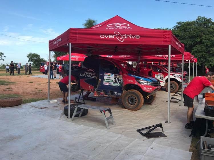 El Toyota amb el quedebuta Nani Roma preparat per les verificacions a Asunción