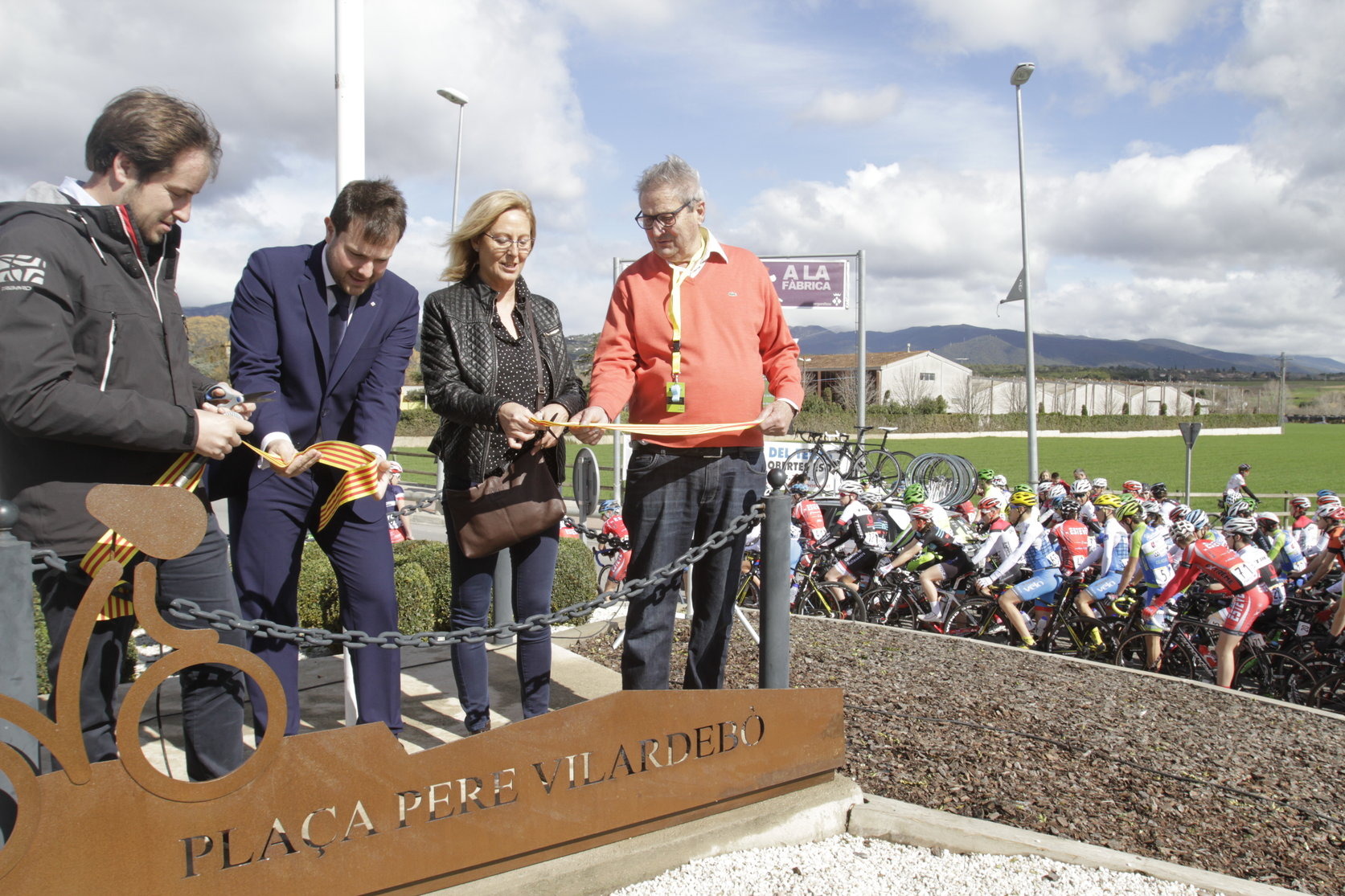 En la primera edició del memorial es va homenatjar el ciclista, amb la dedicatòria d'una rotonda, al pas de la cursa