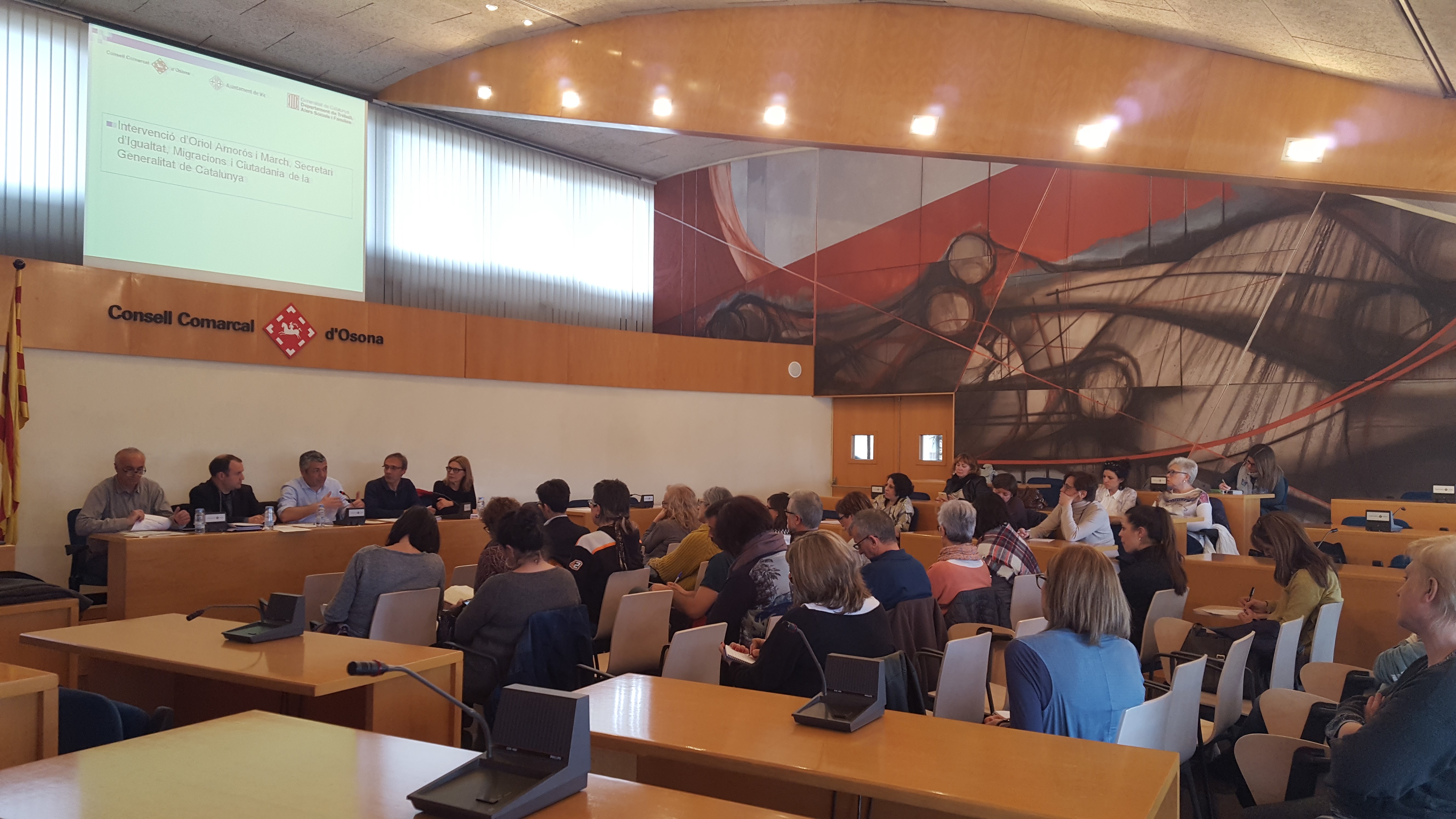 Sessió a la sala de plens del Consell Comarcal d’Osona