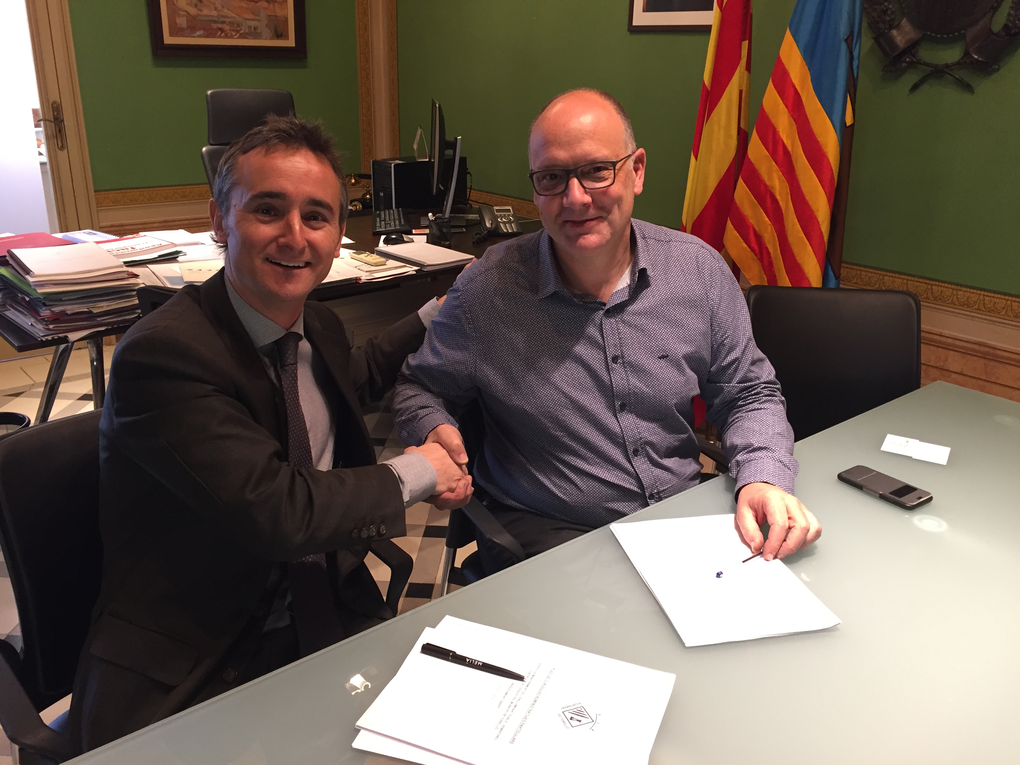 L'Ajuntament de Torelló signa un contracte amb l’empresa SECE per al servei de conservació i manteniment de l’enllumenat públic, instal·lacions semafòriques i control d’accessos