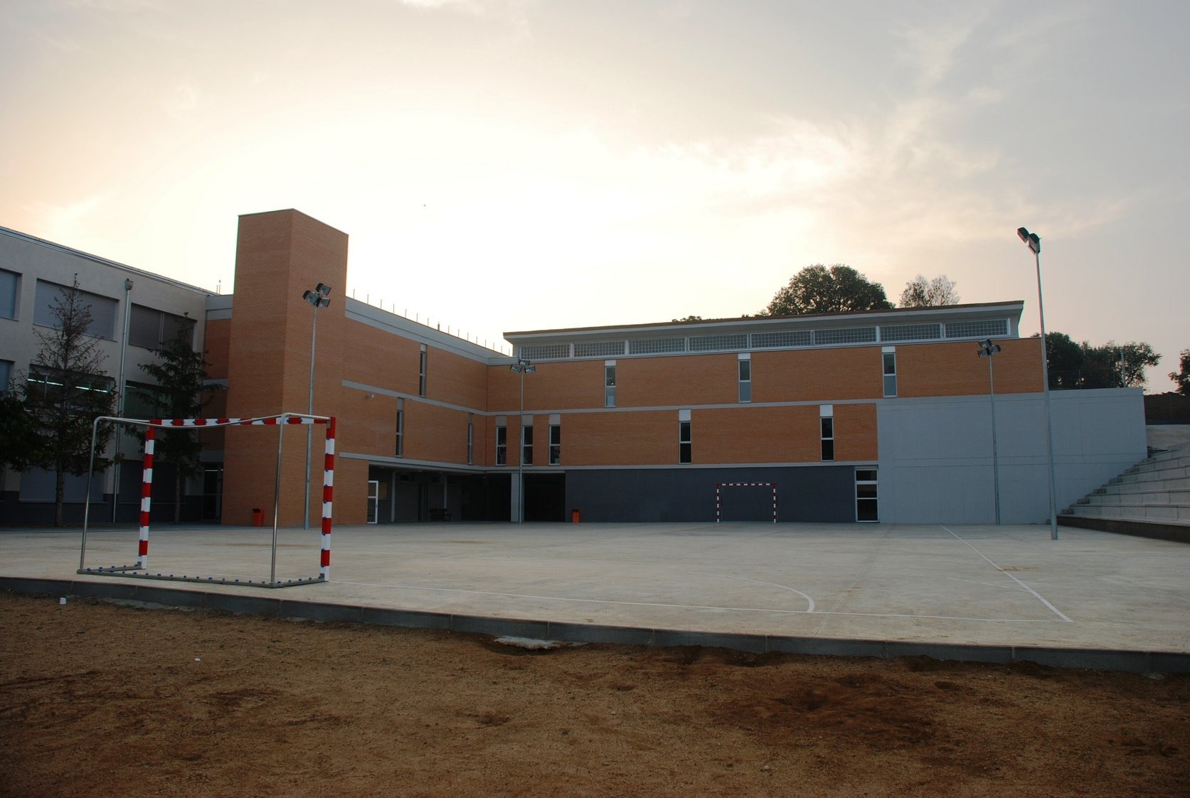 Una imatge d'arxiu de l'escola Montbui