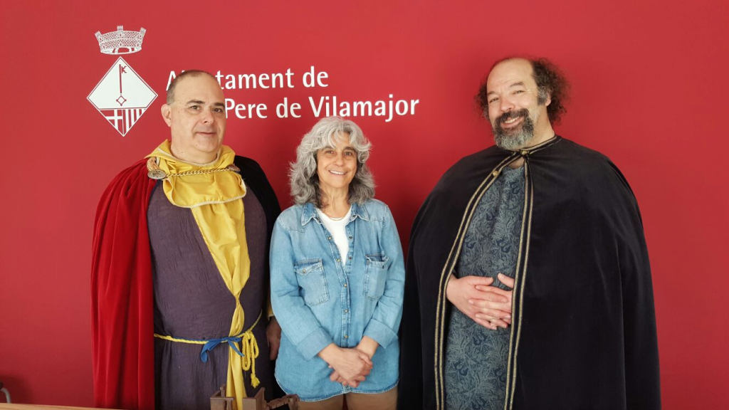 Representants de l'Ajuntament i de l'associació Vilamagore Medieval