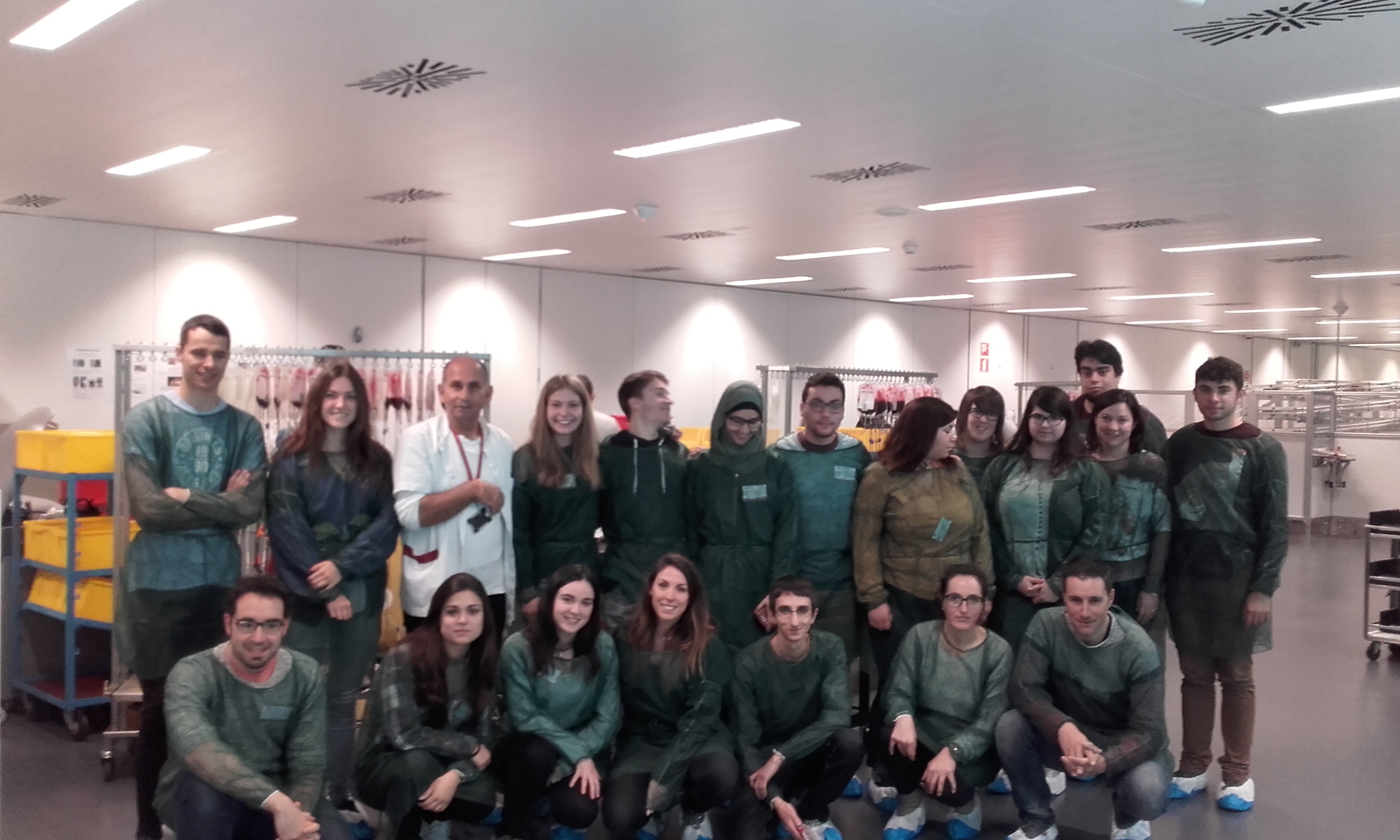 Alumnes i professors de l'Institut de Vic van visitar la setmana passada el Banc de Sang a Barcelona