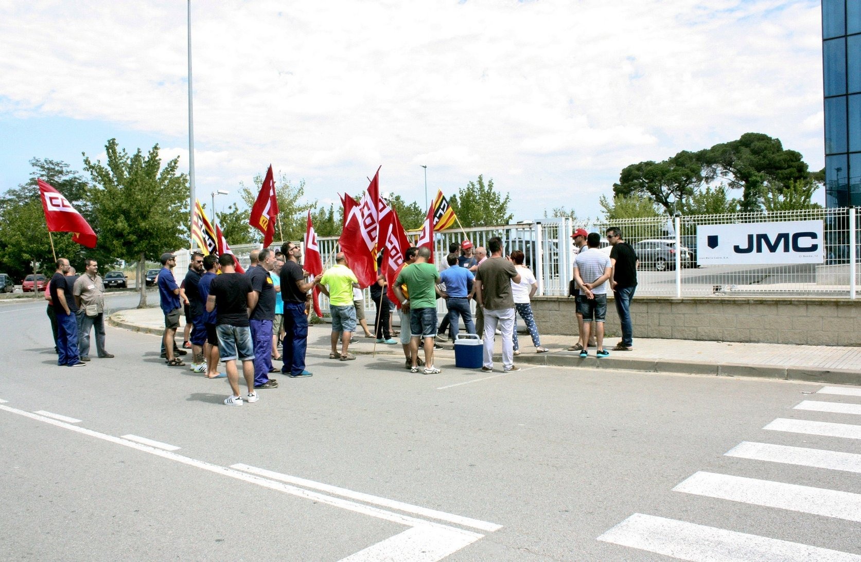 Una acció de protesta dels treballadors a Montornès, l'estiu passat