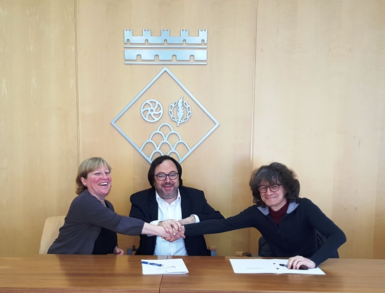La firma del conveni que facilitarà serveis i espais de Sant Feliu de Codines per a Pallassos sense Fronteres