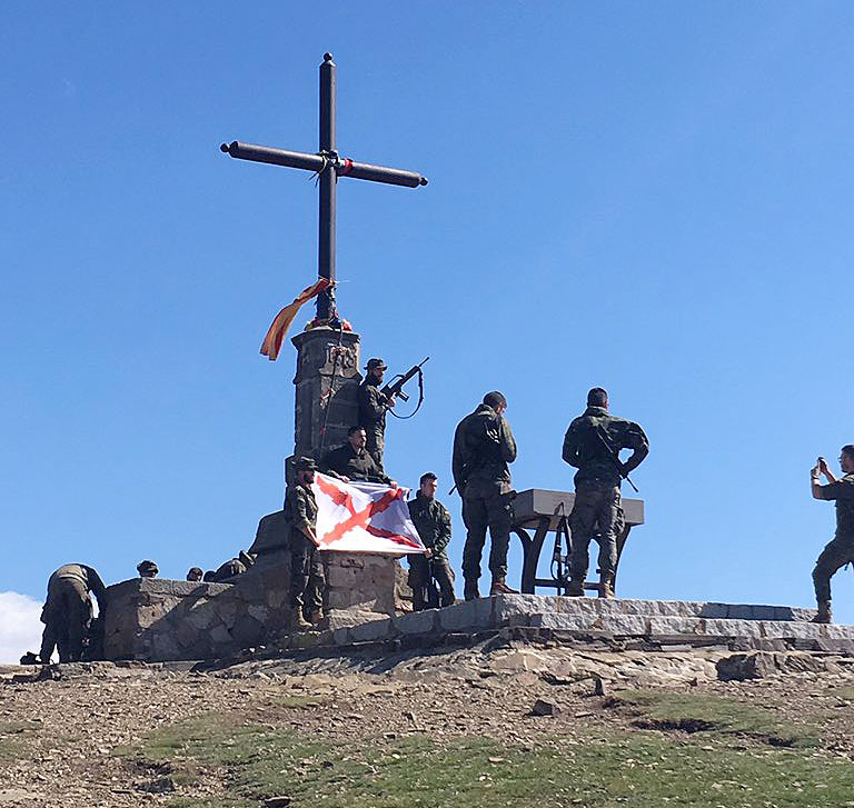 Soldats de l'exèrcit al cim del Matagalls el dimarts 11 d'abril