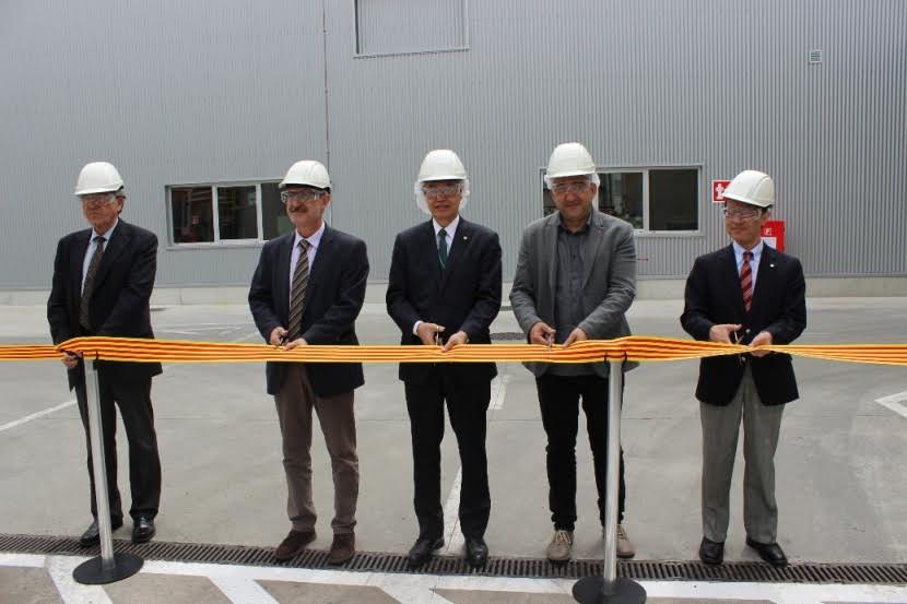 Directius de la companyia, amb l'alcalde de Mollet i el secretari general de CCOO, Javier Pacheco, durant la inauguració