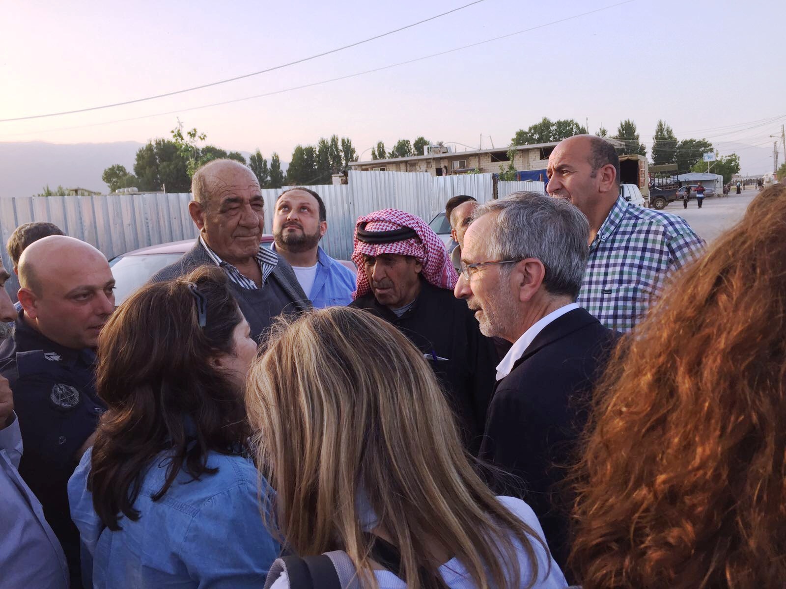 L'alcalde Mayoral en una de les visites a camps de refugiats al Líban