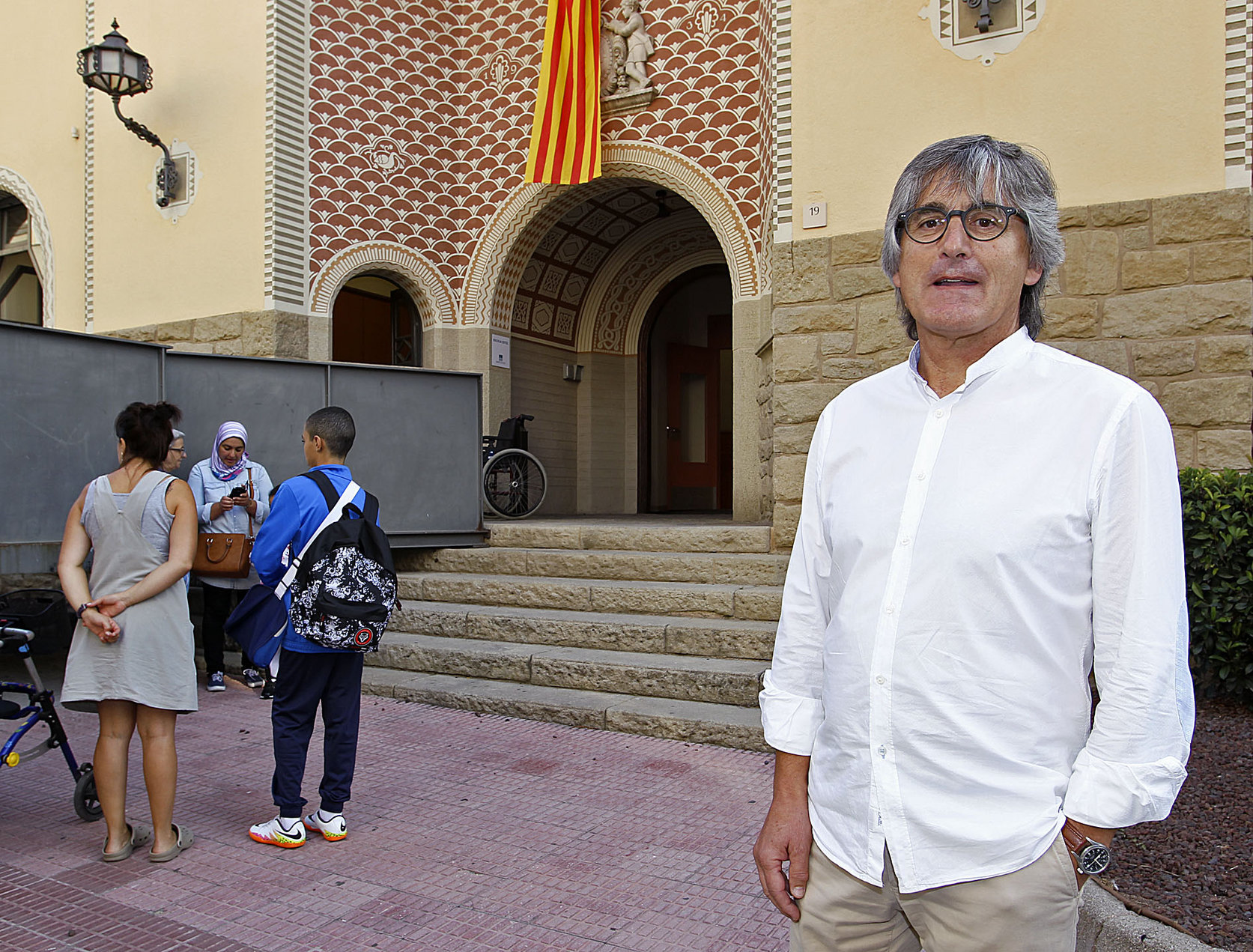 Josep Font, davant de l'escola Estel, que va dirigir durant 40 anys