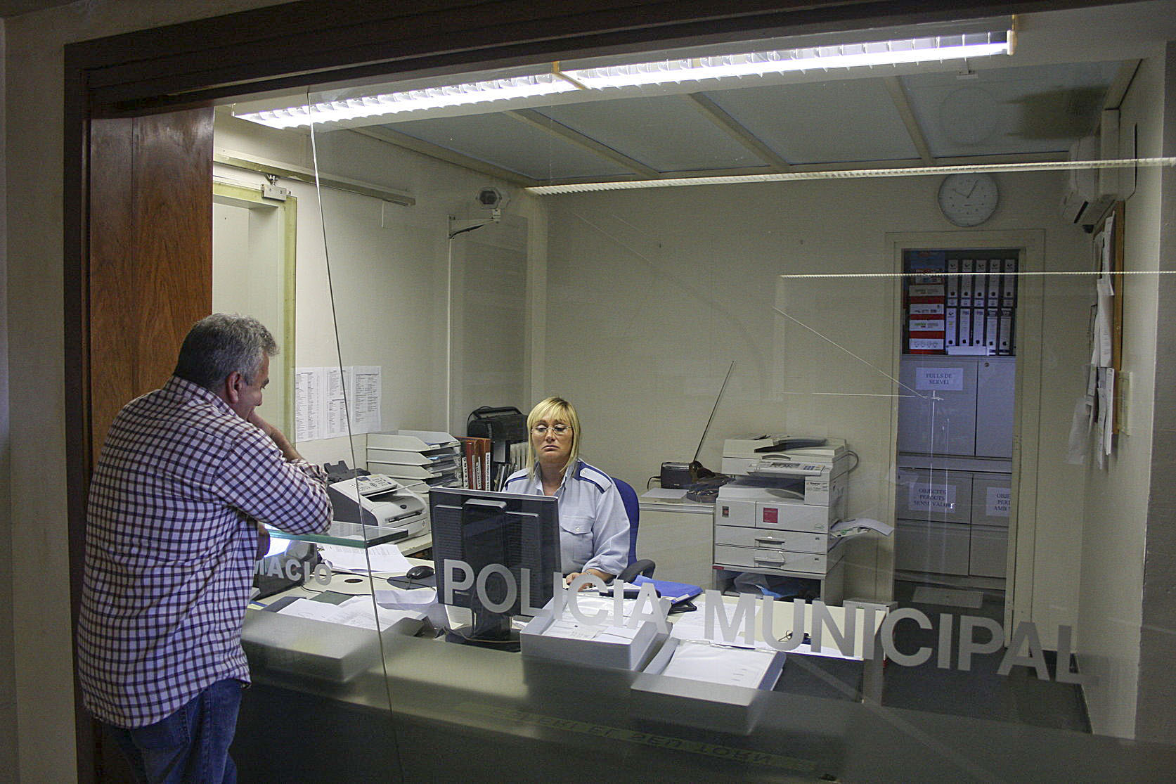 Imatge d'arxiu de les instal·lacions  de la Policia Local als baixos de l'Ajuntament de Manlleu