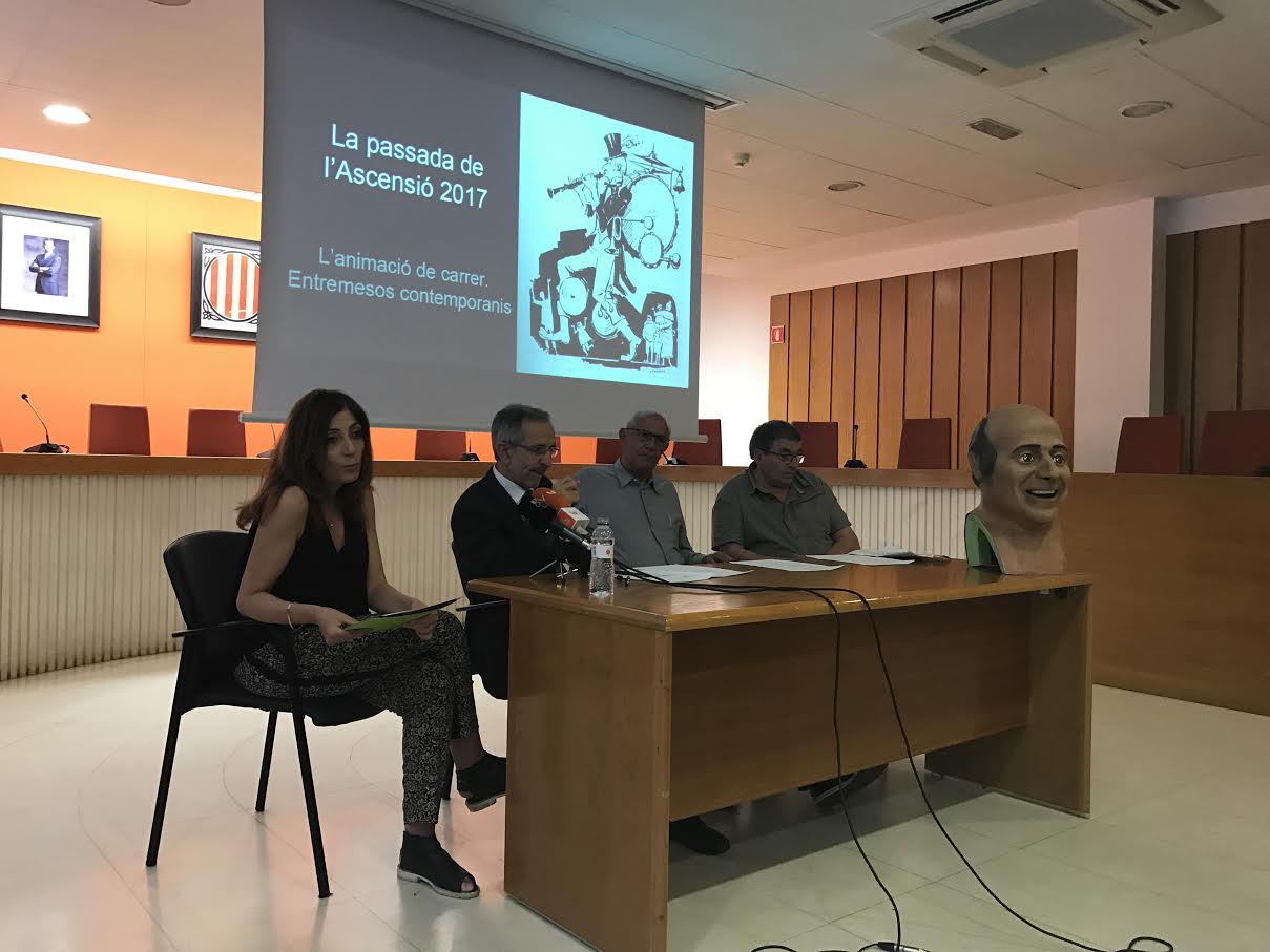 La presentació de la passada, amb la regidora Mireia López, l'alcalde, Josep Mayoral, Josep Maria Farnés, amic personal de Gregori Resina, i Paco Cruz