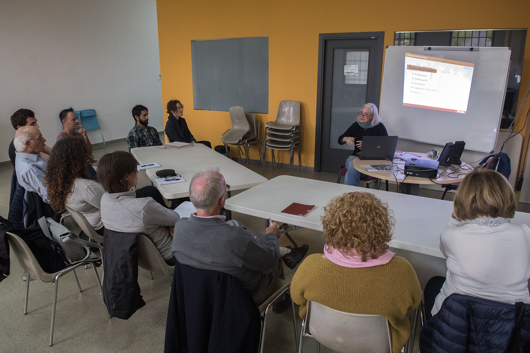Un moment de la primera sessió de la formació per a mentors dels refugiats celebrada a Cardedeu