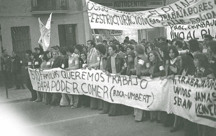 Una imatge de la manifestació en suport dels treballadors de Roca Umbert de l'any 1977
