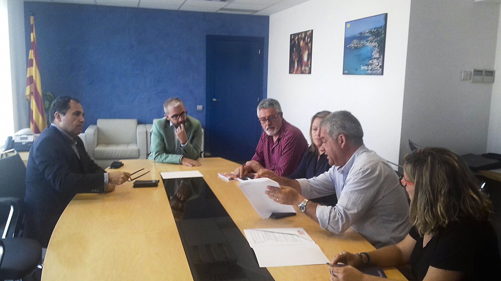 El secretari general de Treball, Josep Ginesta, va atendre els responsables de CCOO que han presentat la denúncia