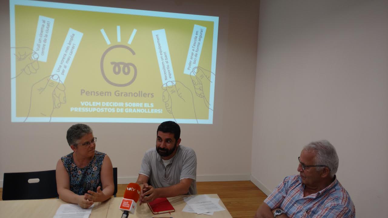 Els regidors Núria Maynou i Chakir el Homrani, amb el president local d'ERC, Ferran Raga, en la presentació de la campanya