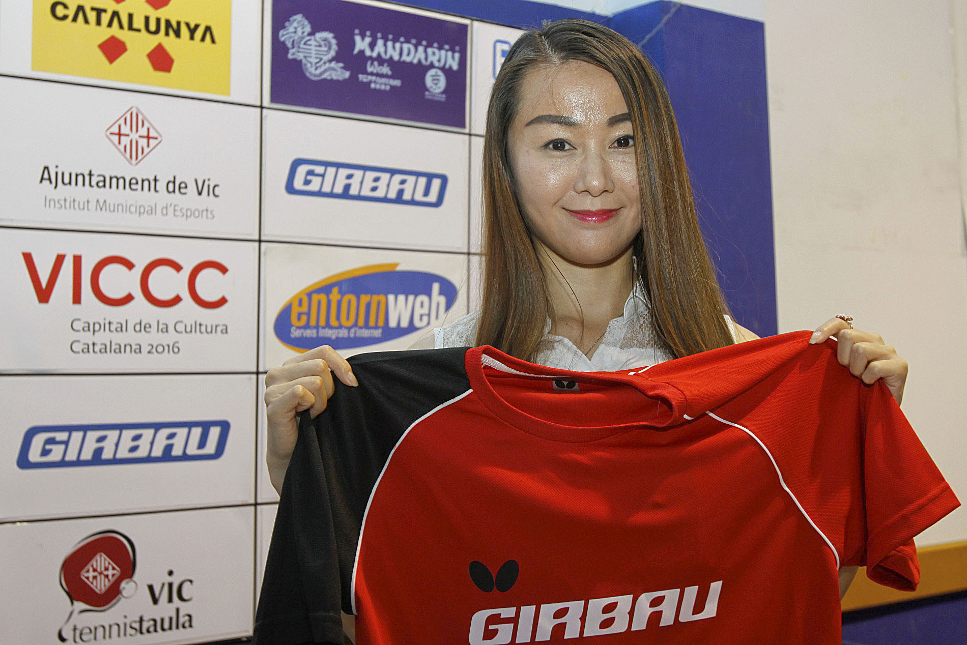 Wang Tingting el dia de la seva presentació com a nova jugadora del Girbau Vic TT