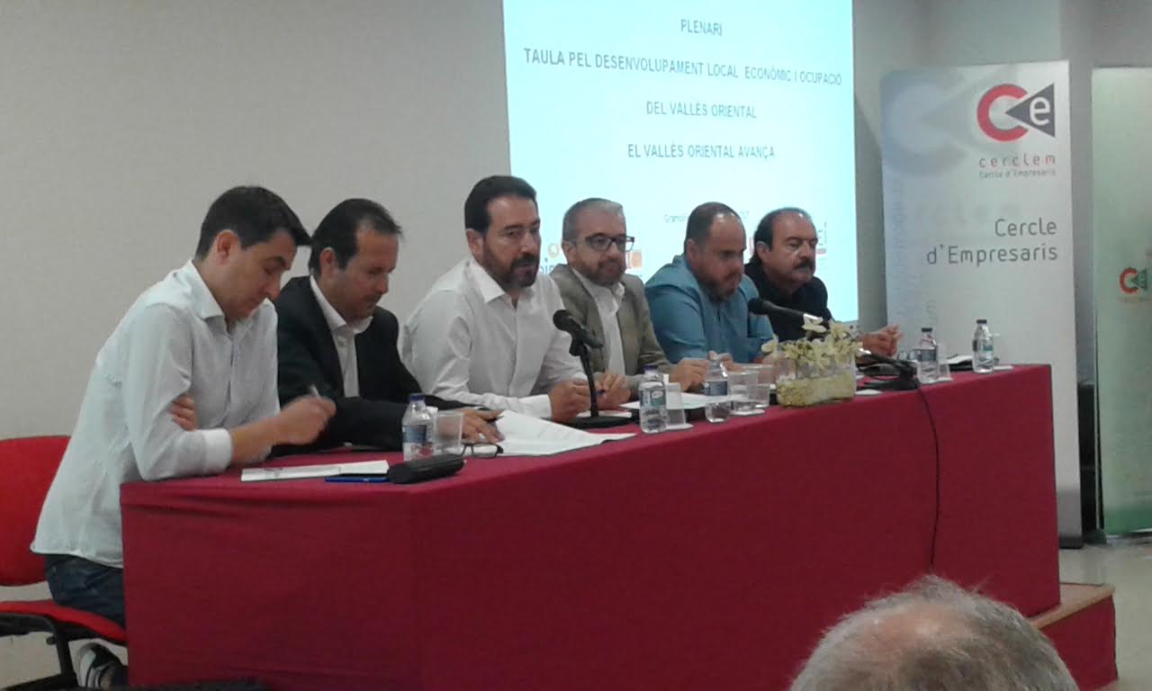 Representants sindicals, empresarials i polítics a la taula de presentació d'El Vallès Oriental Avança