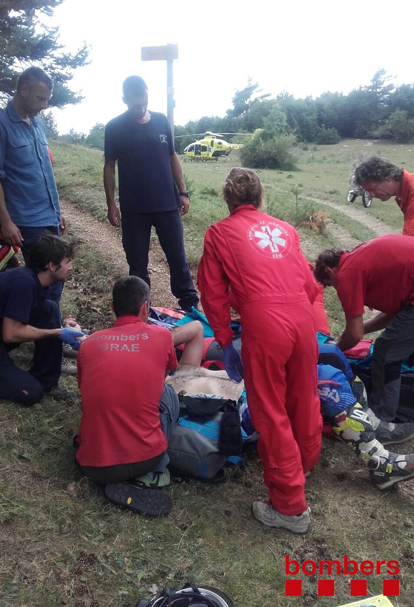 Els Bombers GRAE en el rescat del motorista a Ribes