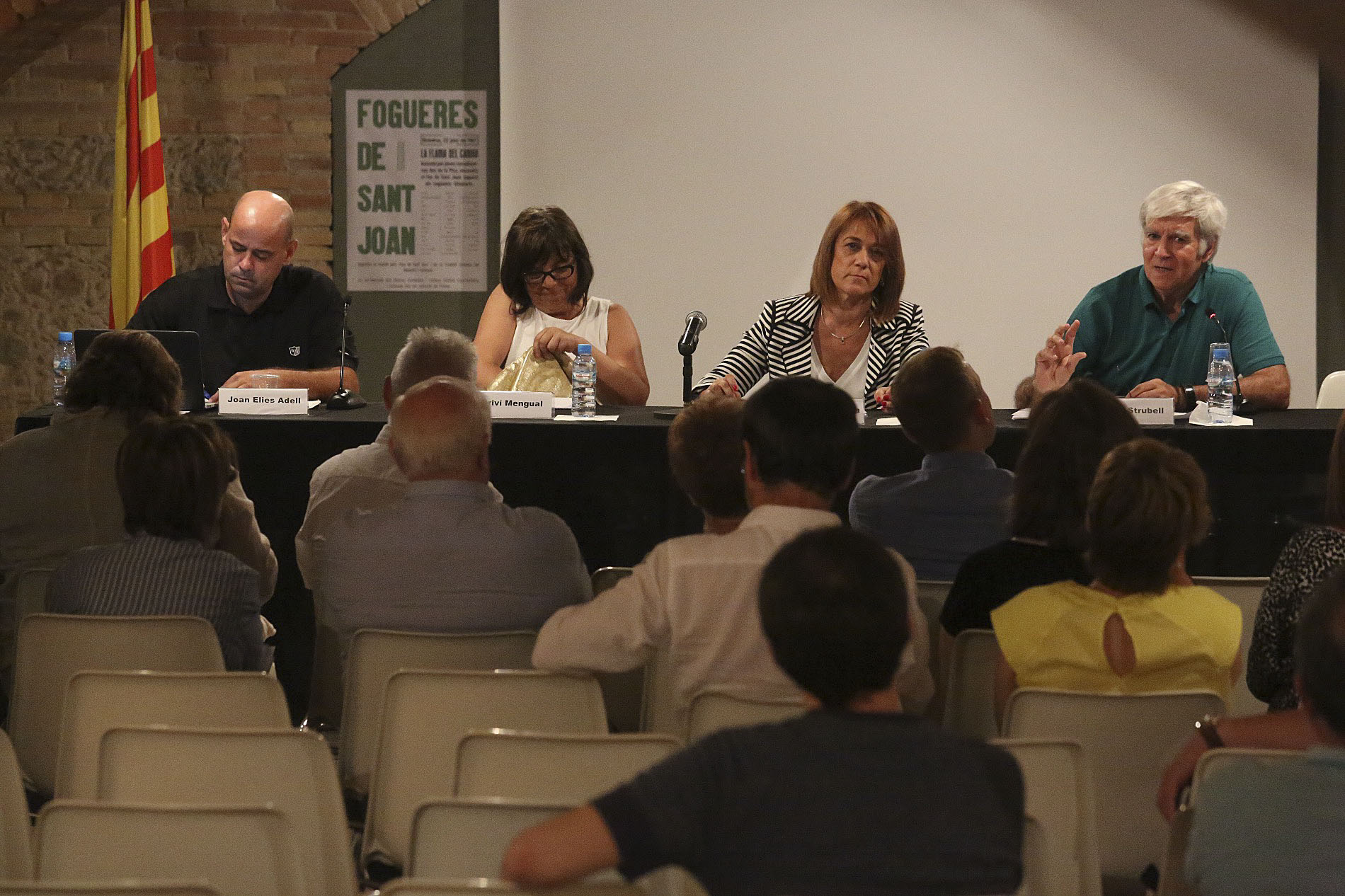 Joan Elies Adell, Mariví Mengual, Ester Franquesa i Miquel Strubell, en la taula rodona sobre polítiques lingüístiques, dissabte a la tarda
