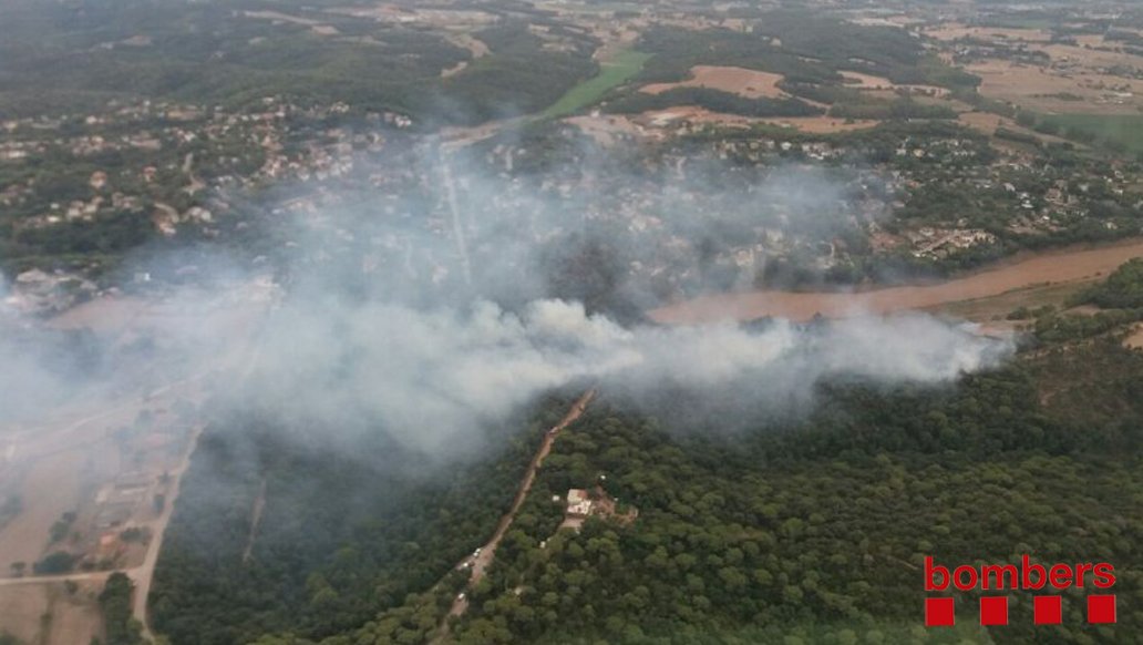 Imatge aèria de l'incendi de la urbanització de Vallserena