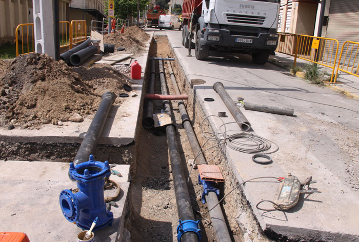 Obres al carrer del Tenes