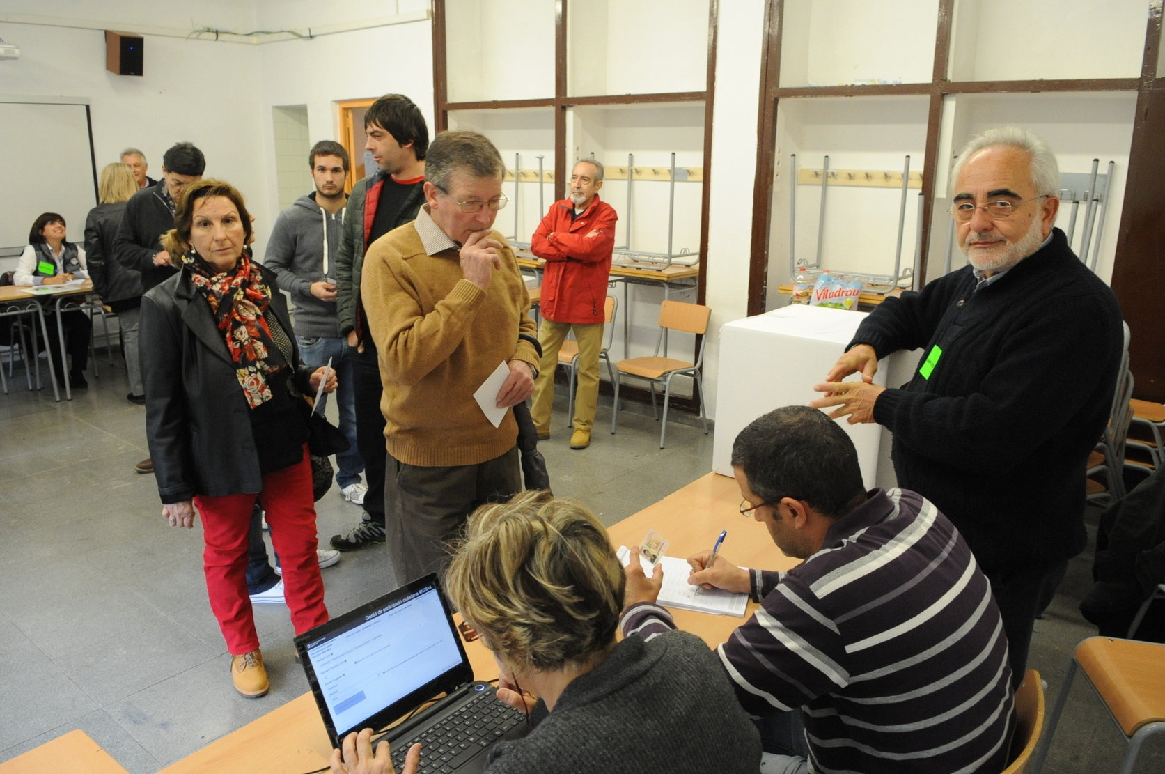 Votaicons a l'institut Cumella, a Granollers, durant el 9-N de 2014
