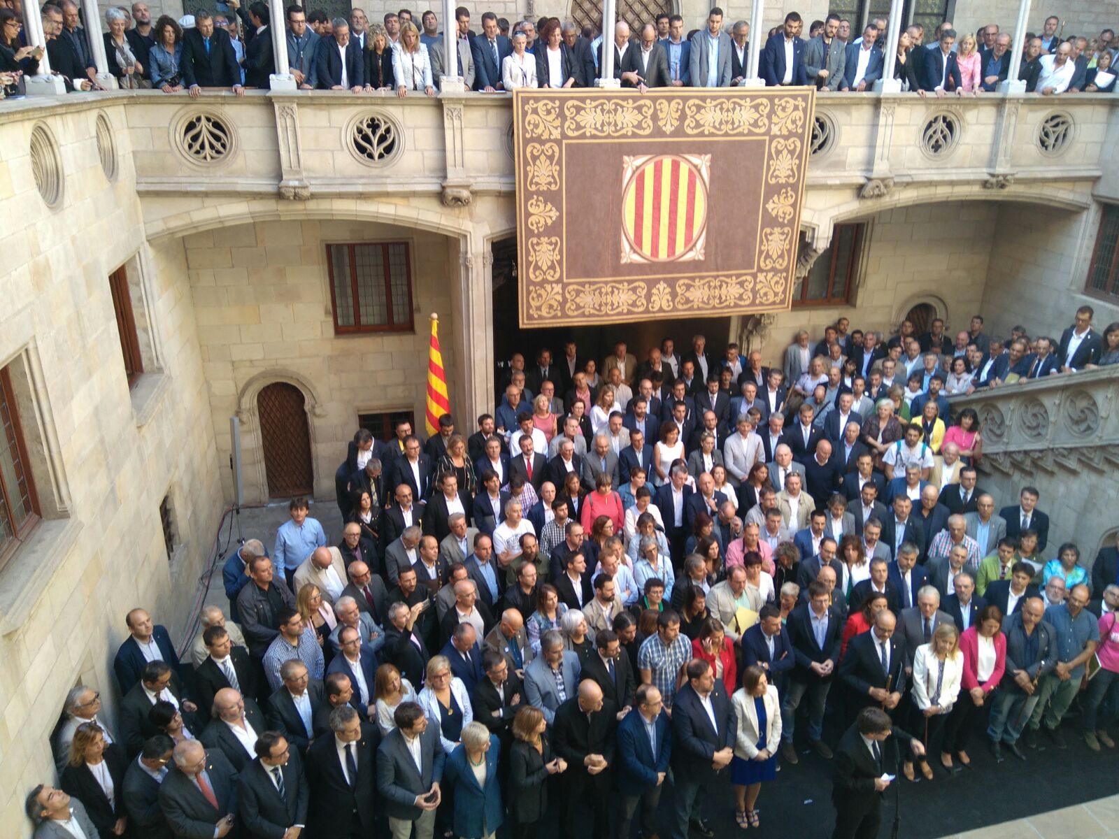 La concentració d'alcaldes s'ha fet aquest matí al Palau de la Generalitat