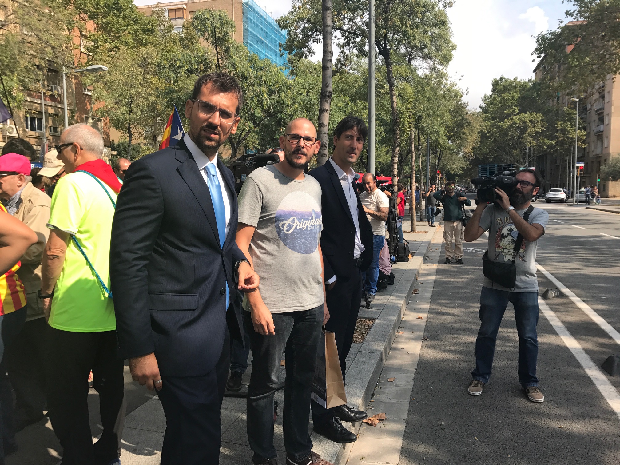 Oriol Ferrández, al centre de la imatge, amb l'alcalde de Caldes, Jordi Solé, a la dreta