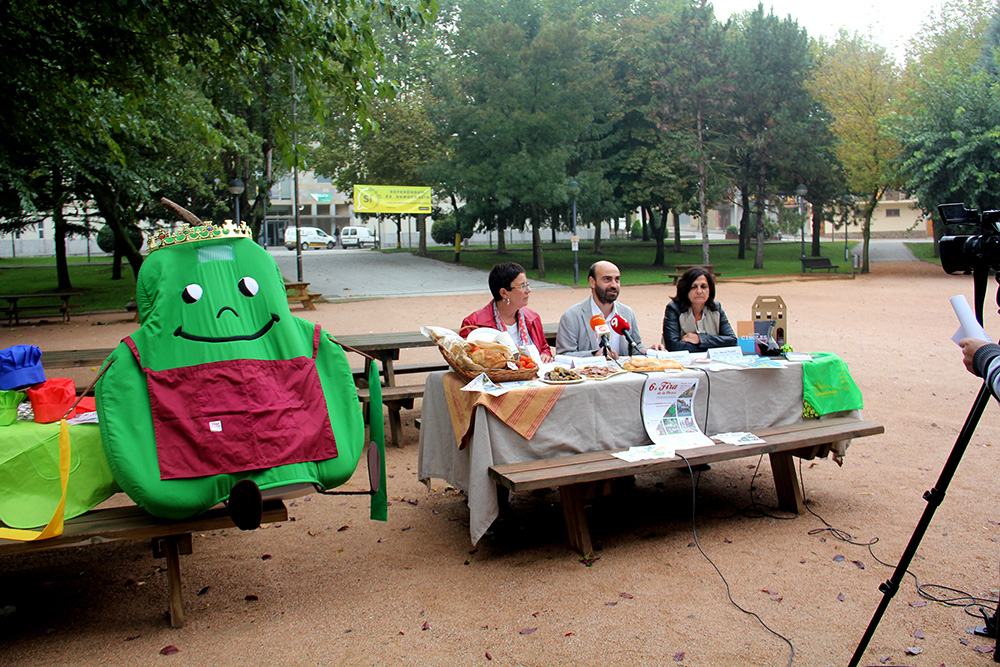 Sílvia Capdevila, Marc Verdaguer i Mercè Pradell, durant la presentació de la fira, dimarts passat