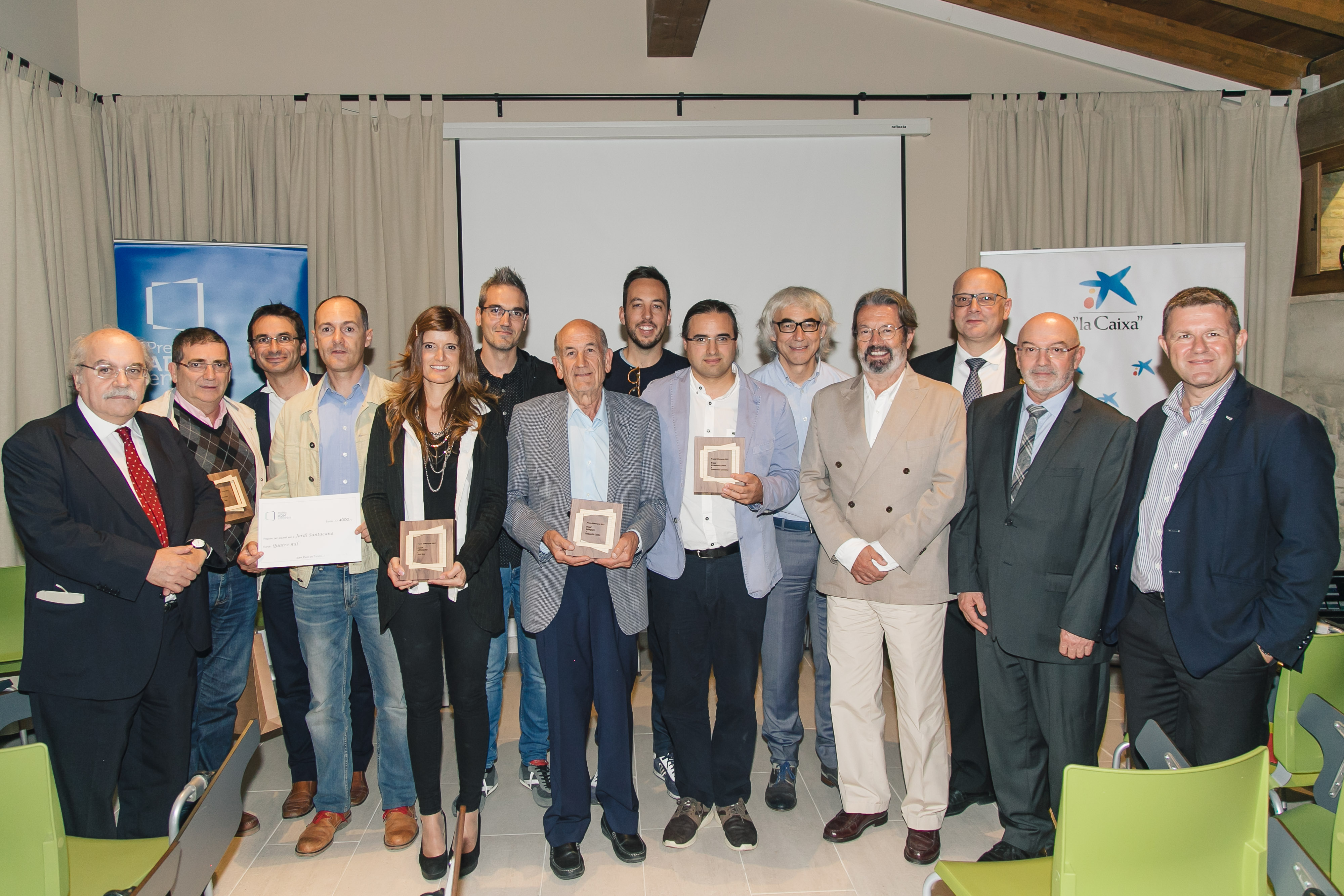 L'exconseller Mas-Colell amb els premiats i representants dels organitzadors