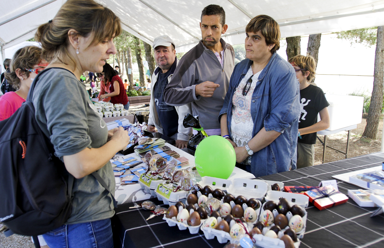 Els visitants van poder comprar ous de La Tavella