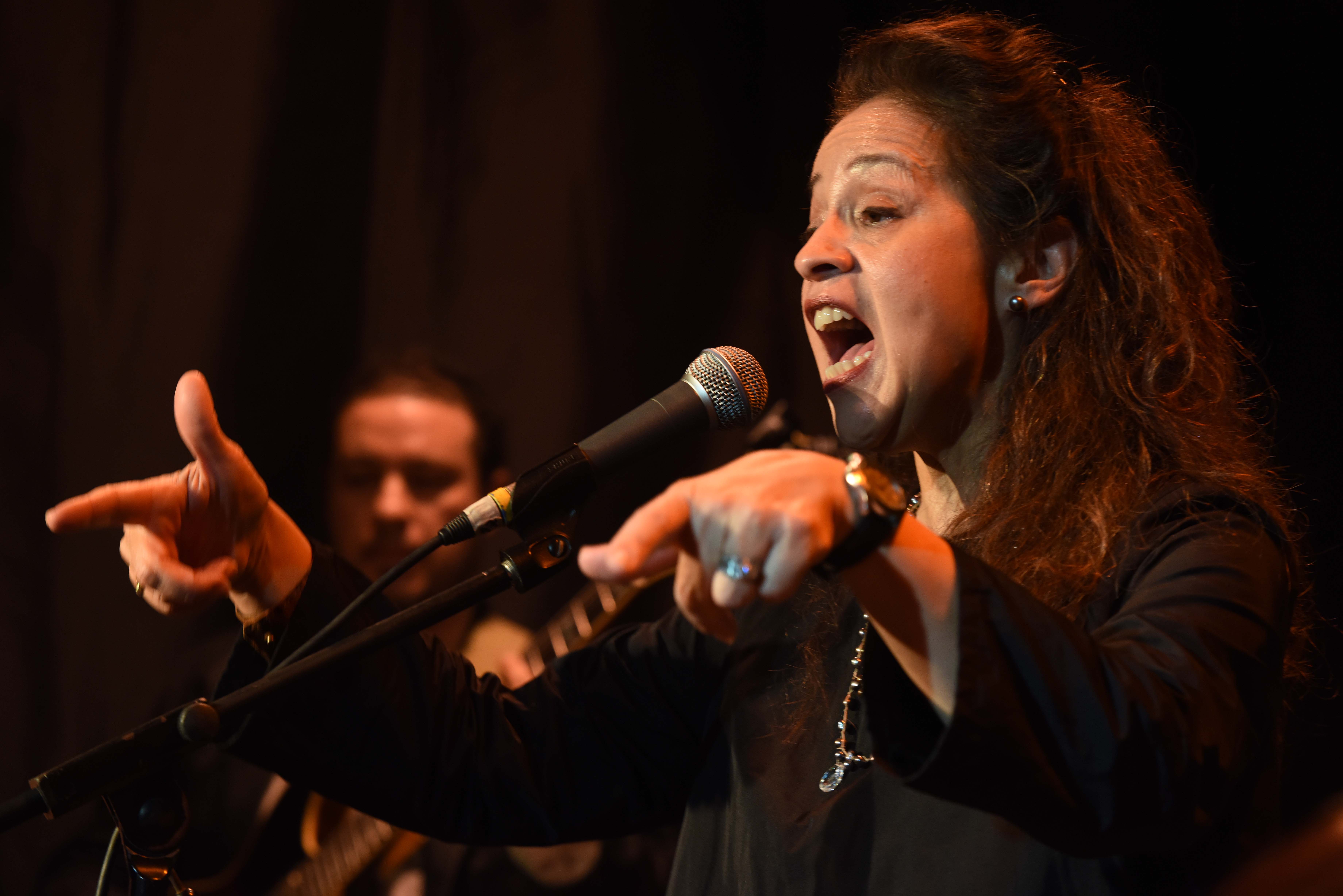 Perla Batalla en el concert que ja va fer als Hostalets el 2015