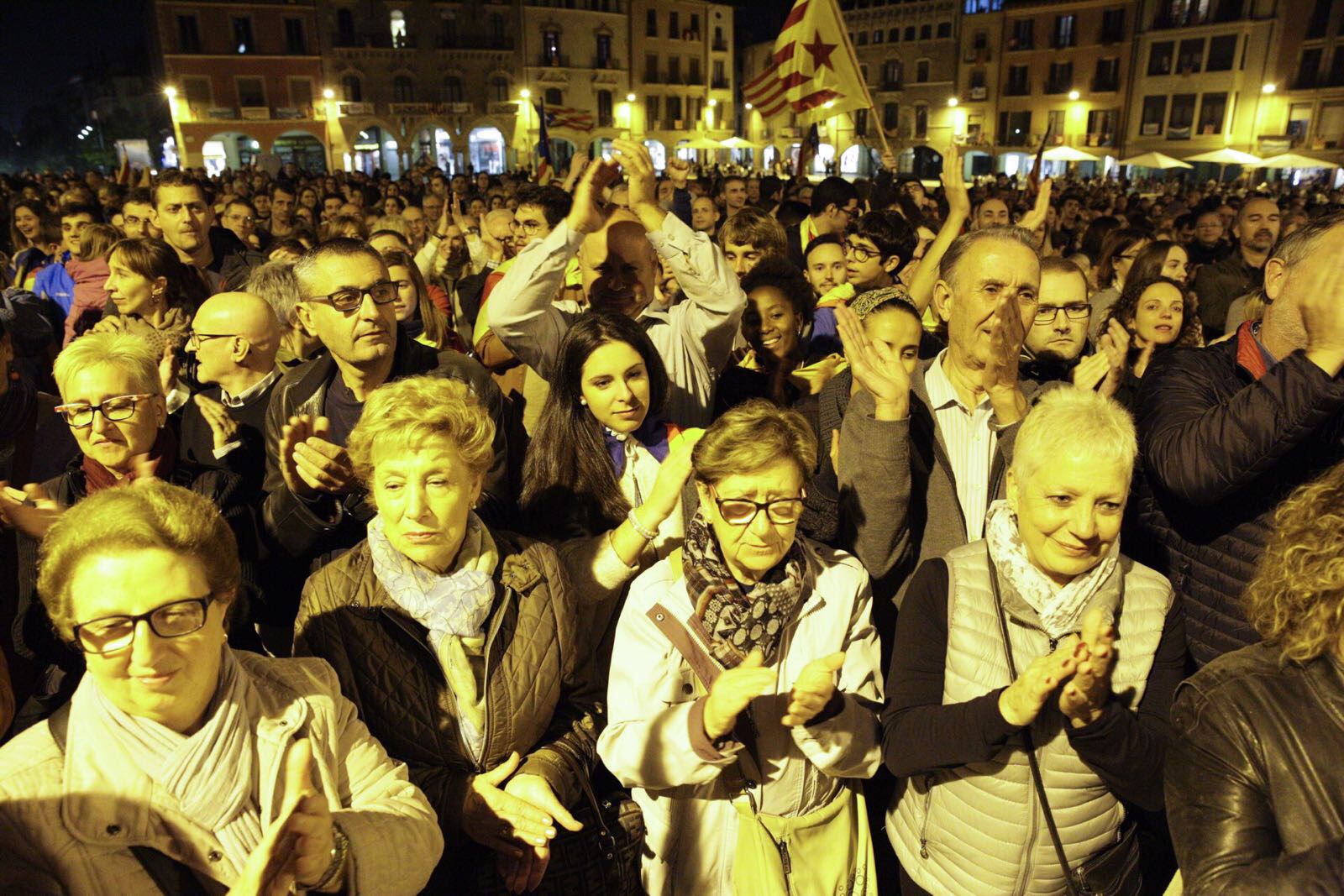 Satisfacció entre els assistents a la concentració de Vic per la proclamació de la independència